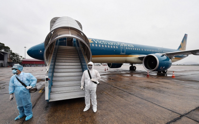 Hãng hàng không Vietnam Airlines thông tin một tiếp viên của hãng này đã được kiểm tra và xét nghiệm lần 1 dương tính với Covid-19 vào ngày 12/3.